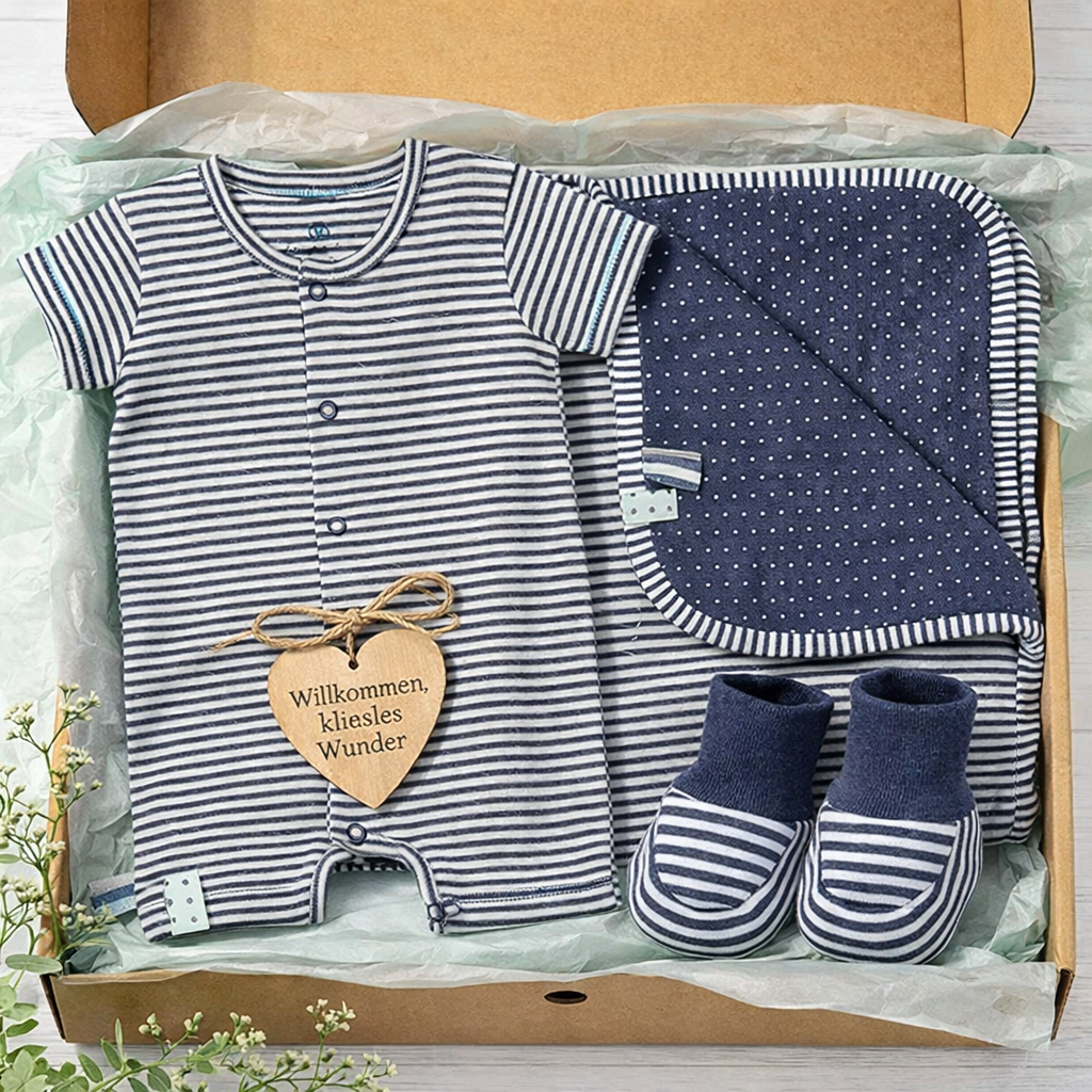 Baby Geschenkset „Indigo Dream“ – Strampler, Decke & Boots im Streifenlook