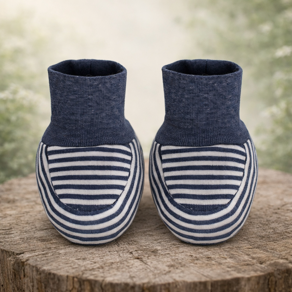 Baby Geschenkset „Indigo Dream“ – Strampler, Decke & Boots im Streifenlook