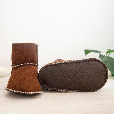 Baby Boots aus braunem Lammfell