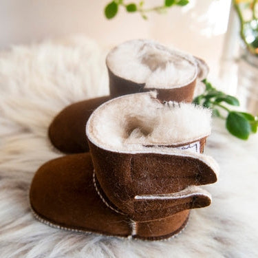 Baby Boots aus braunem Lammfell